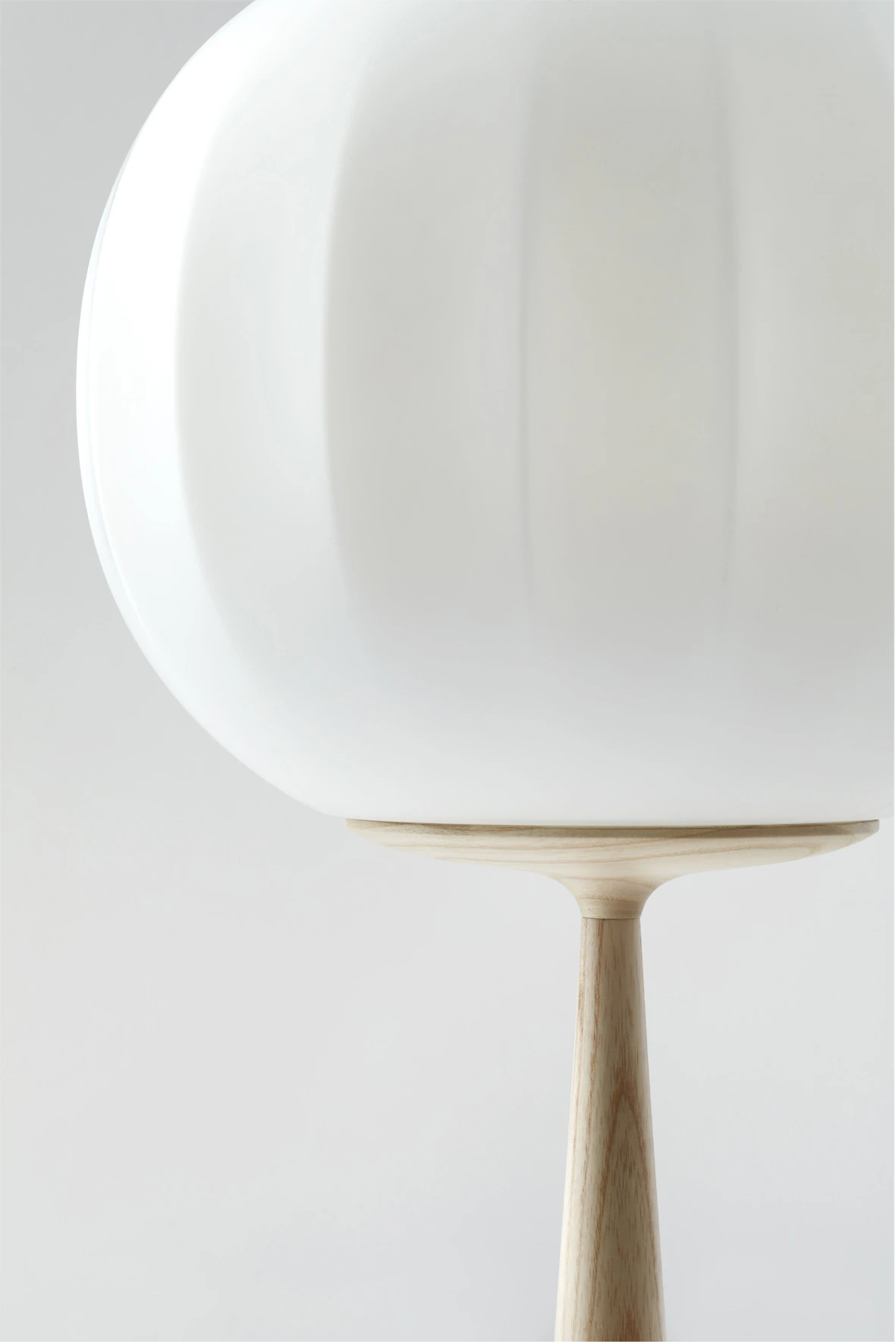 Luceplan Lita Bordslampa 30 Cm Ask /, vit från Luceplan, bild 3