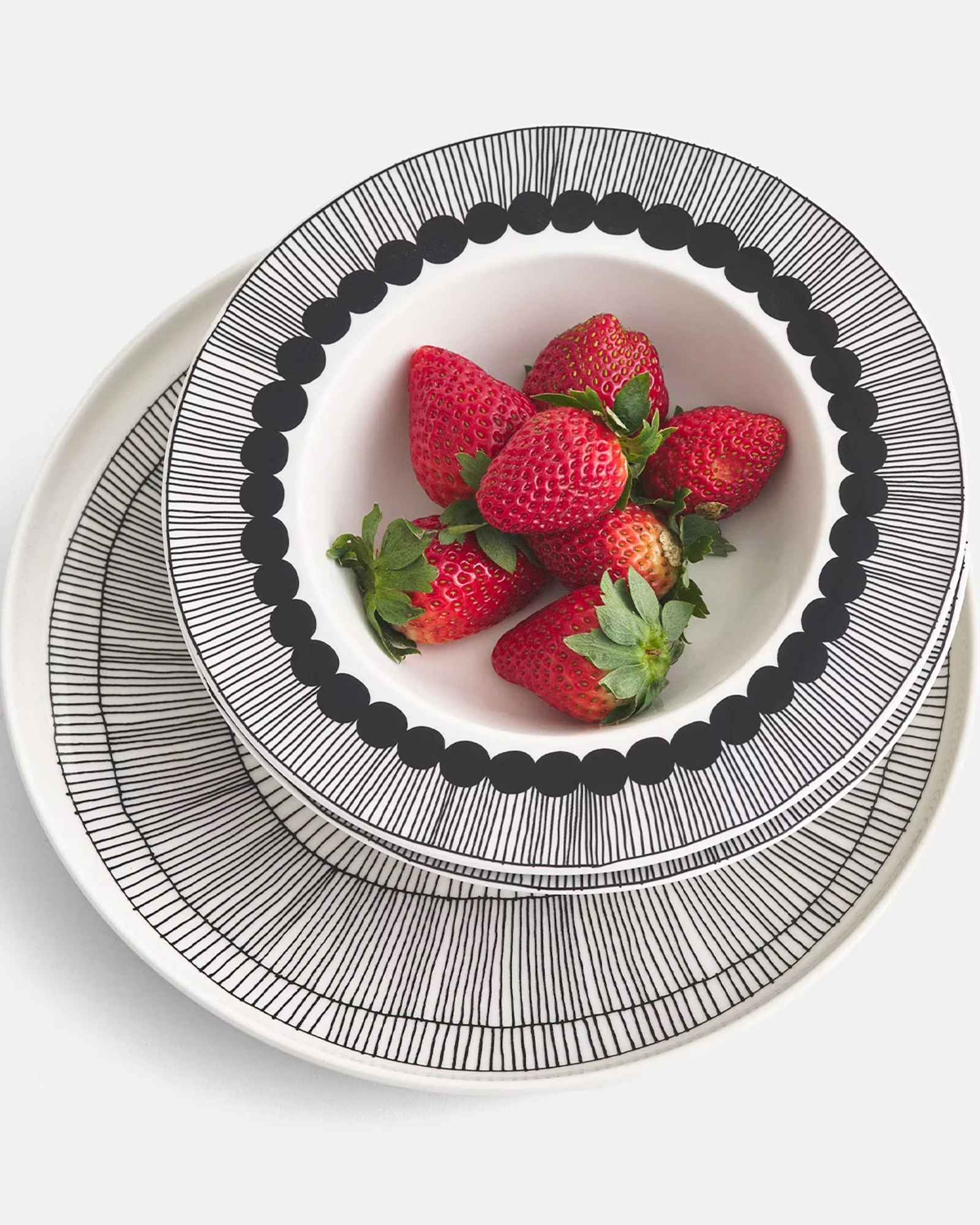 Marimekko Siirtolapuutarha Djup Tallrik 25 Cl, svart från Marimekko, bild 2