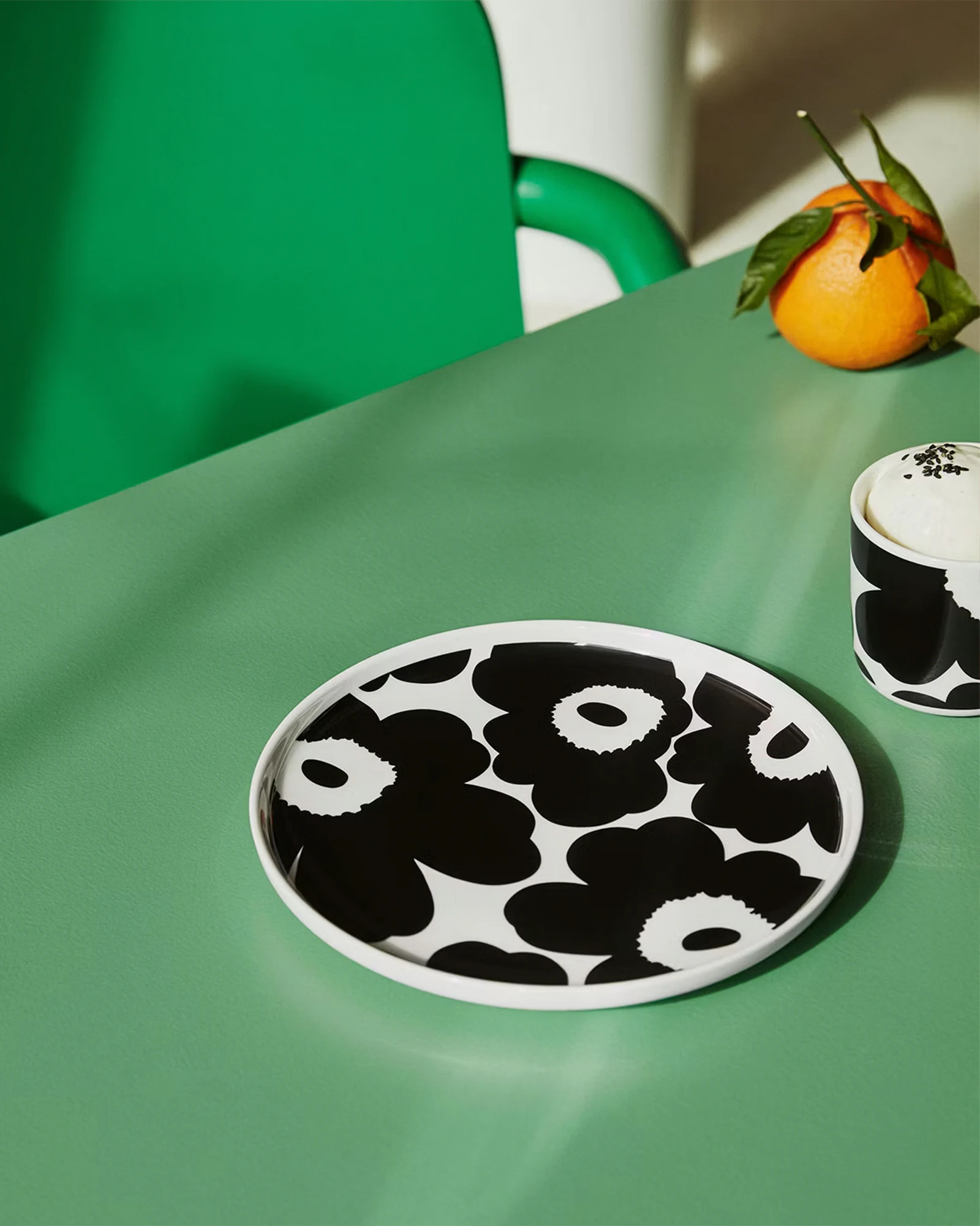Marimekko Oiva / Unikko Assiett 20 Cm, svart från Marimekko, bild 2