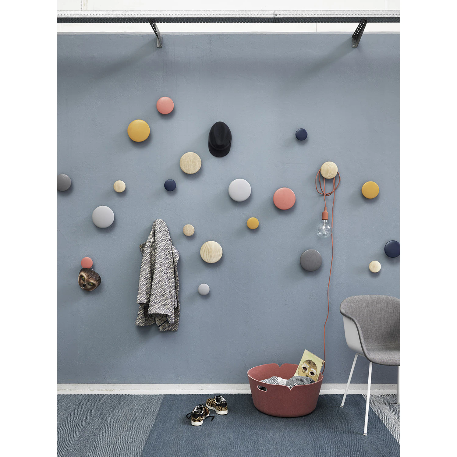 Muuto Dots Krok Trä Ø9 Cm, midnight blue från Muuto, bild 4