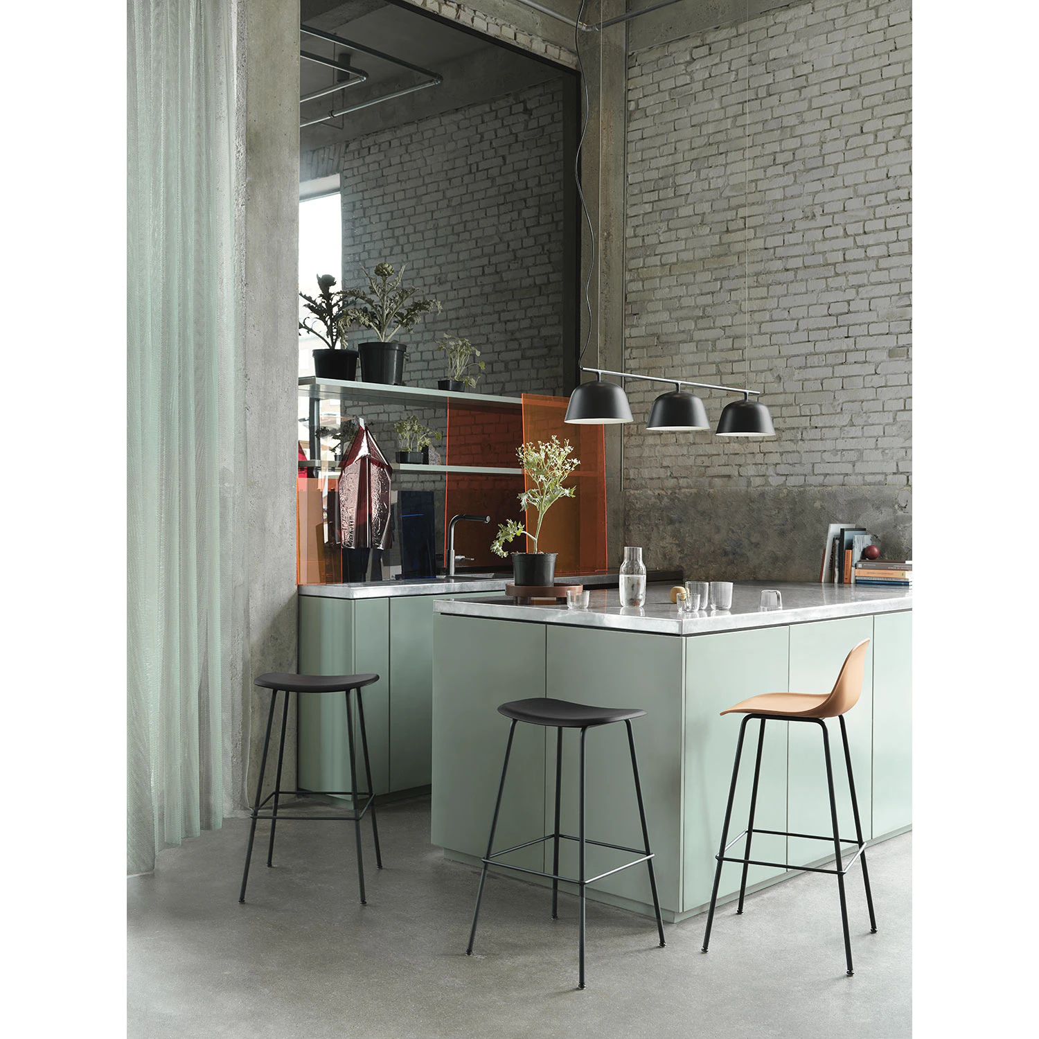 Muuto Fiber Tube Barstol Med Ryggstöd, svart från Muuto, bild 2