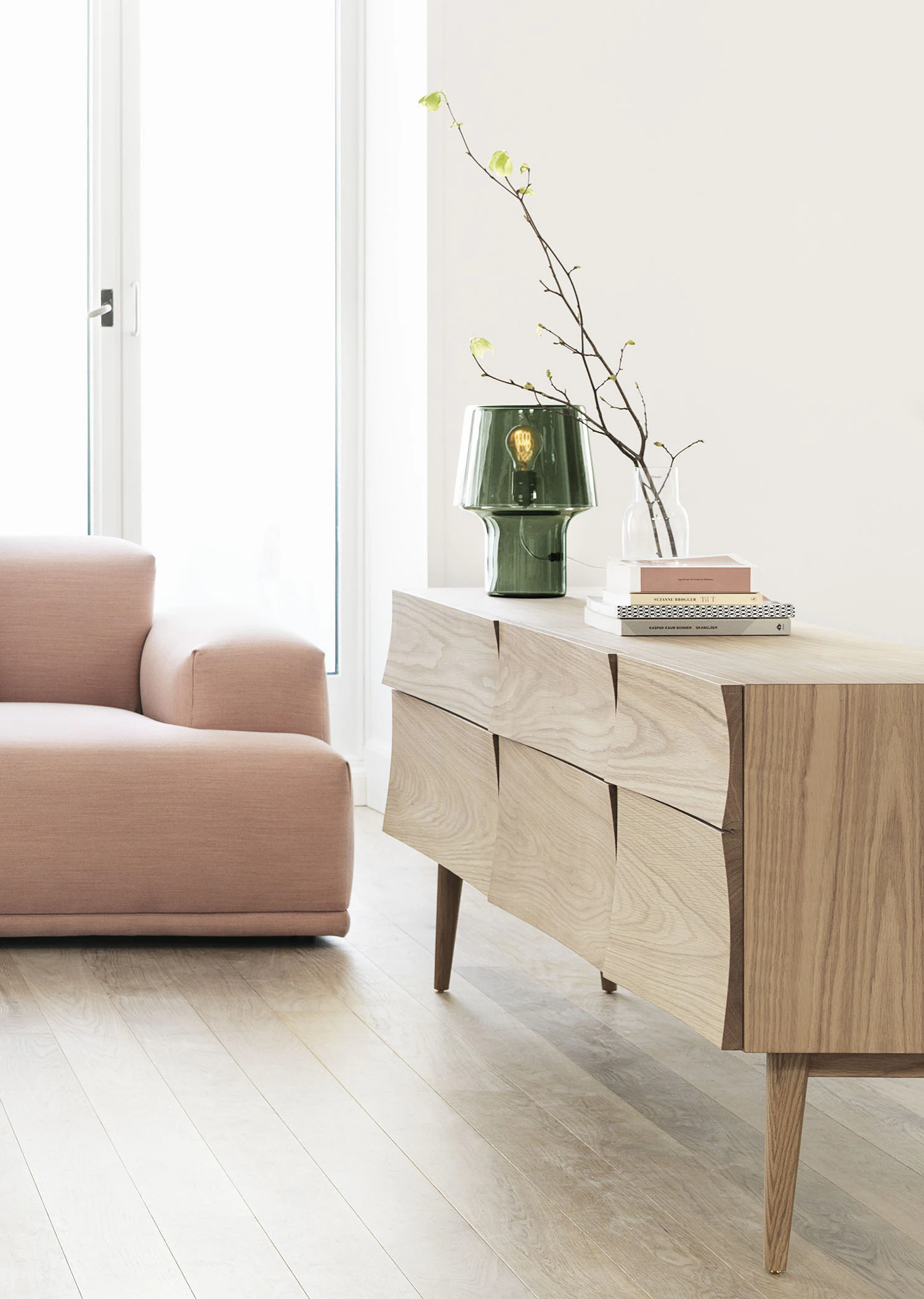 Muuto Reflect Skänk, ek från Muuto, bild 2