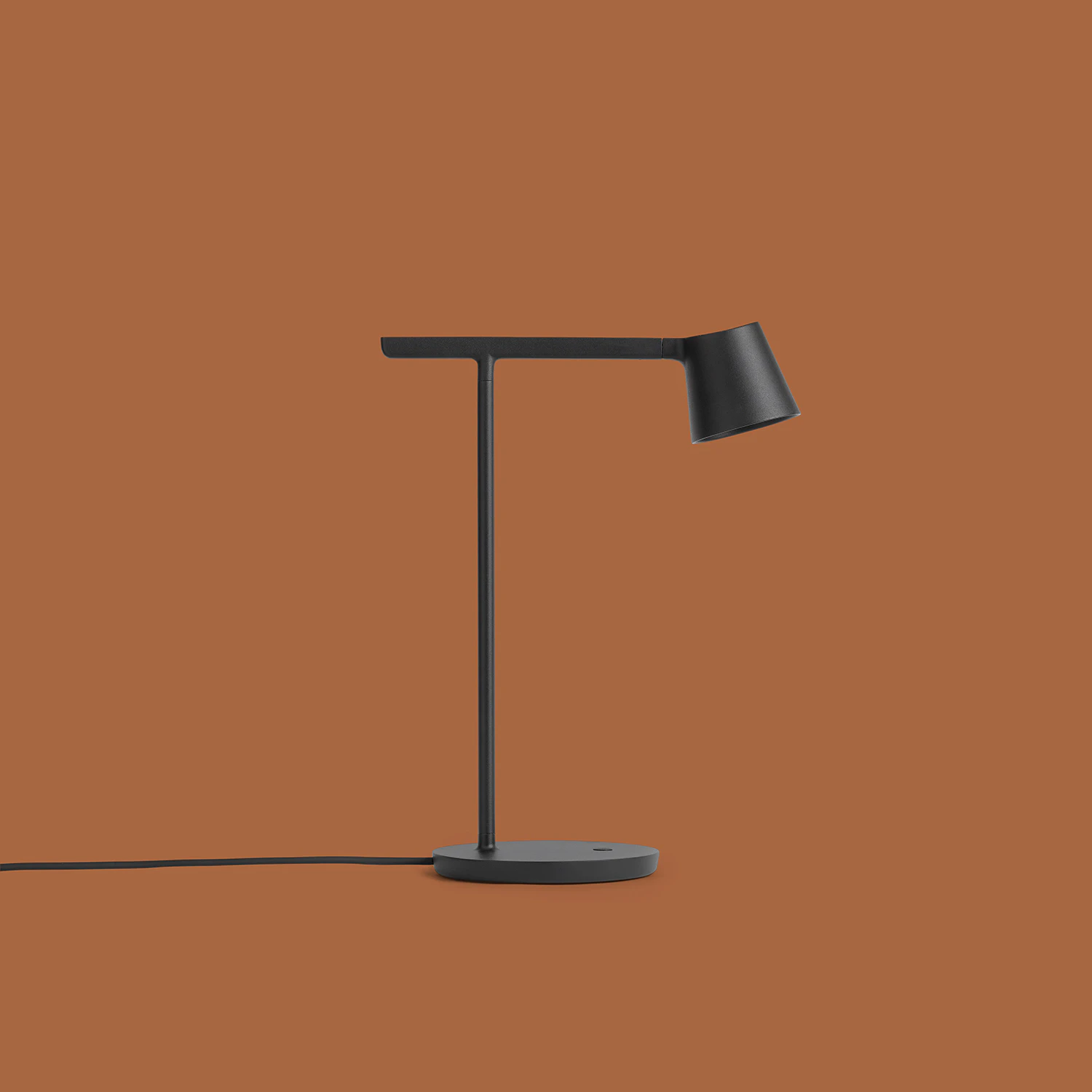 Muuto Tip Bordslampa, svart från Muuto, bild 2