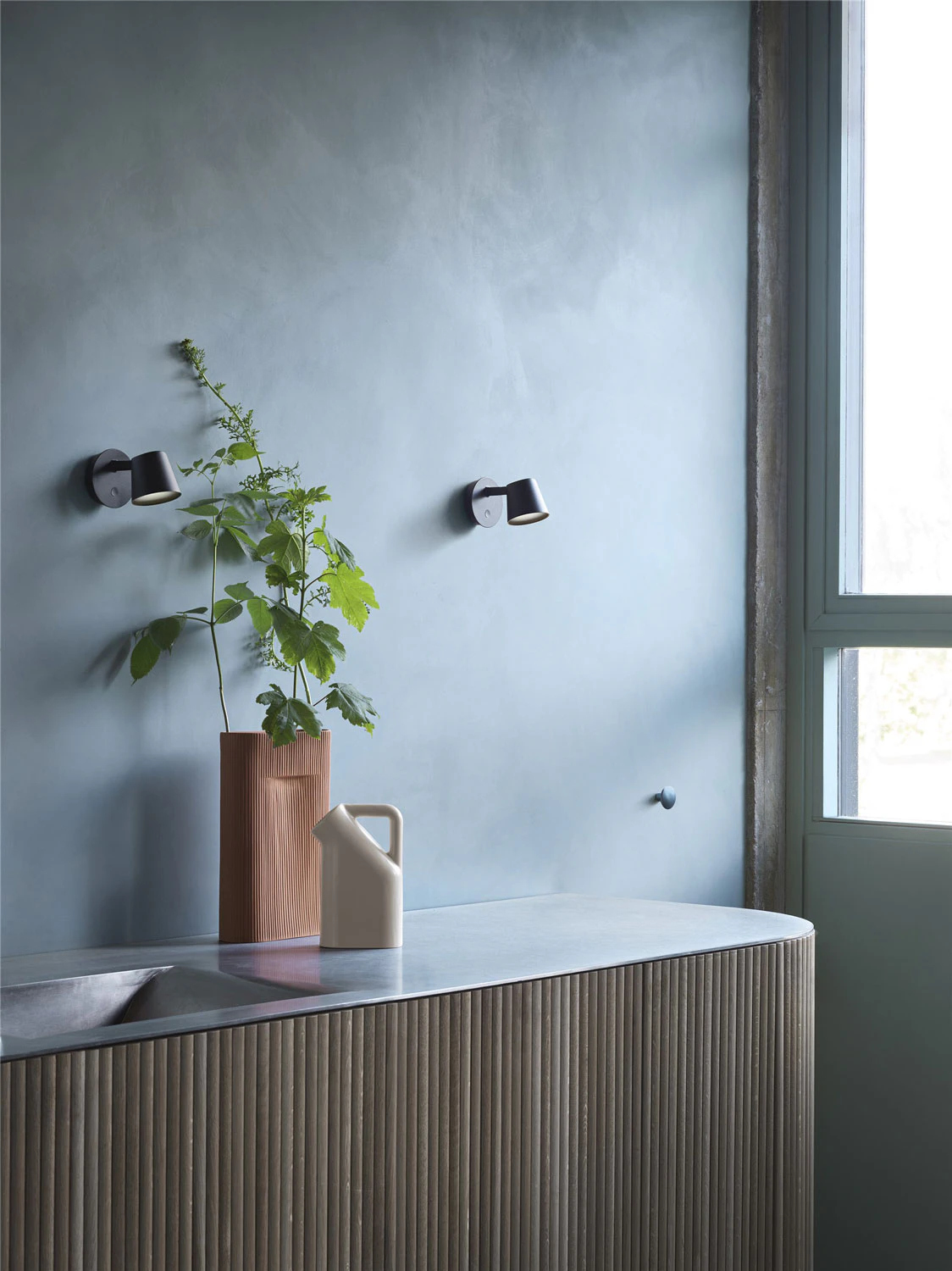 Muuto Tip Vägglampa, svart från Muuto, bild 3