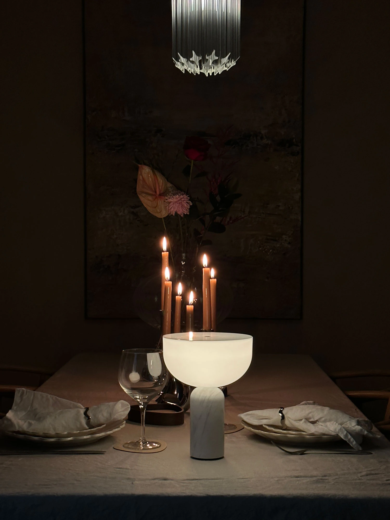 New Works Kizu Bordslampa Portabel, vit marmor från New Works, bild 6