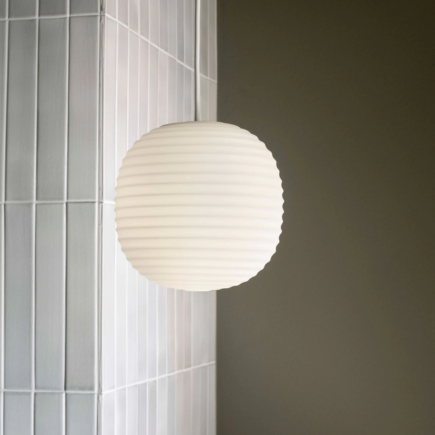 New Works Lantern Pendel, opalvit från New Works, bild 4
