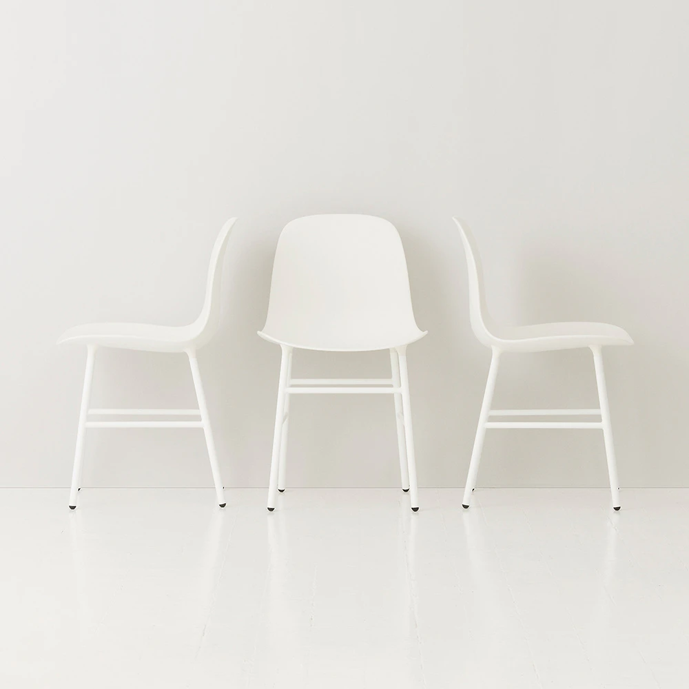 Normann Copenhagen Form Stol Stålben, vit från Normann Copenhagen, bild 3