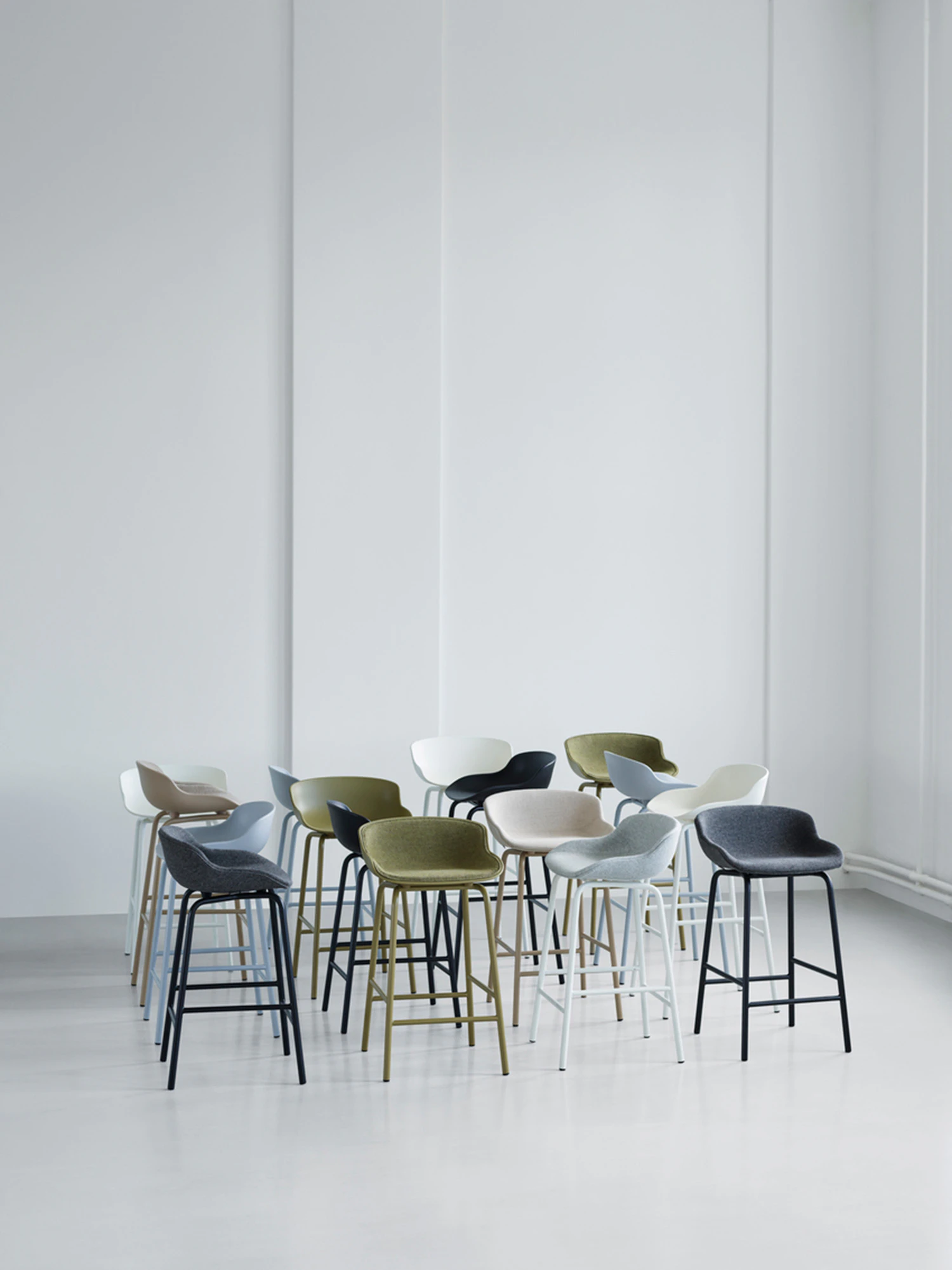 Normann Copenhagen Hyg Barstol 65 Cm Klädd Framsida, olivgrön från Normann Copenhagen, bild 2