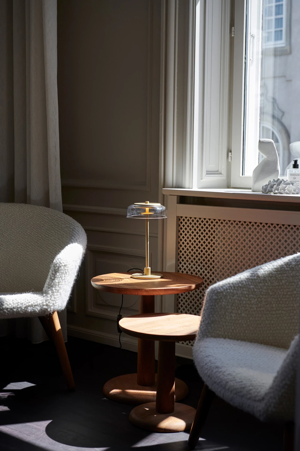 Nuura Blossi Bordslampa Nordic Gold / Klar, guld från Nuura, bild 3