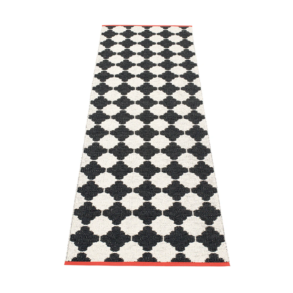 Pappelina Marre Matta 70x300 Cm Black/vanilla/coral - Mönstrade mattor Pvc Svart