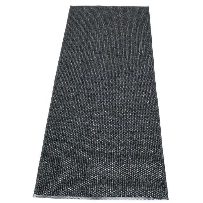 Pappelina Svea Matta Black Metallic/black 70x240 Cm - Enfärgade mattor Pvc Svart