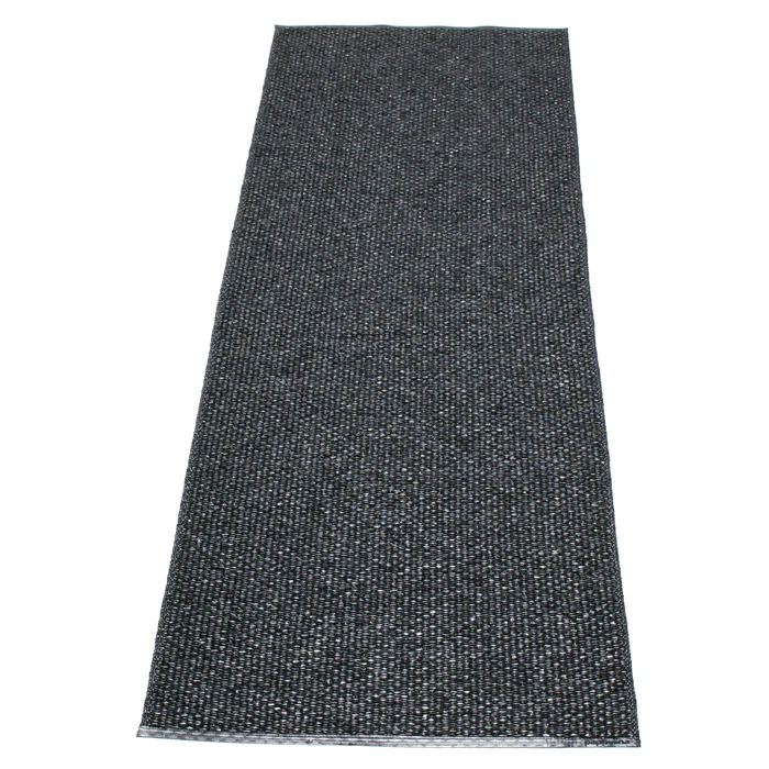 Pappelina Svea Matta Black Metallic/black 70x320 Cm - Enfärgade mattor Pvc Svart