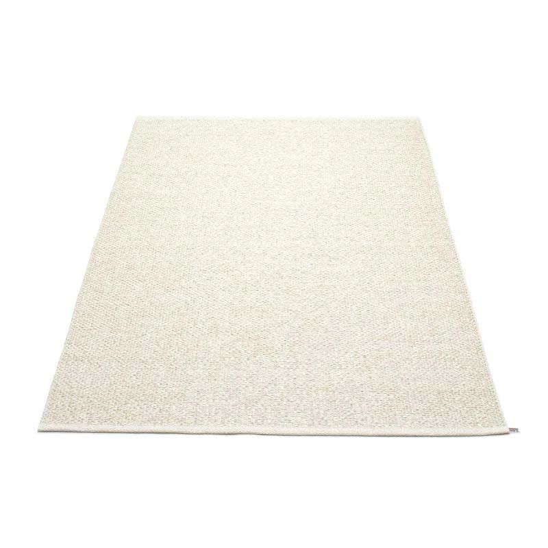 Pappelina Svea Matta Vanilla/beige Metallic 180x260 Cm - Enfärgade mattor Polyester Vanilj