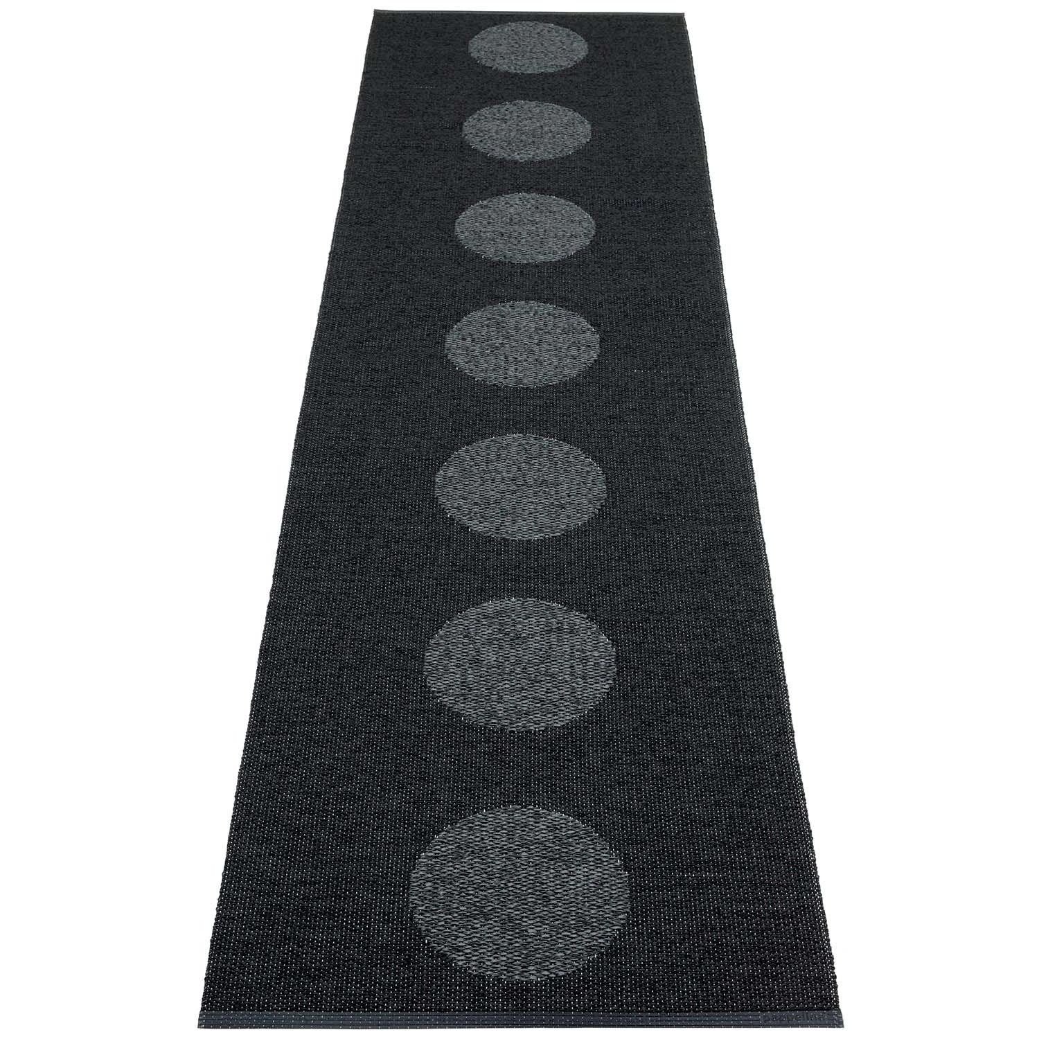 Pappelina Vera 2.0 Matta Black / Black Metallic 70x280 Cm - Mönstrade mattor Polyester Svart