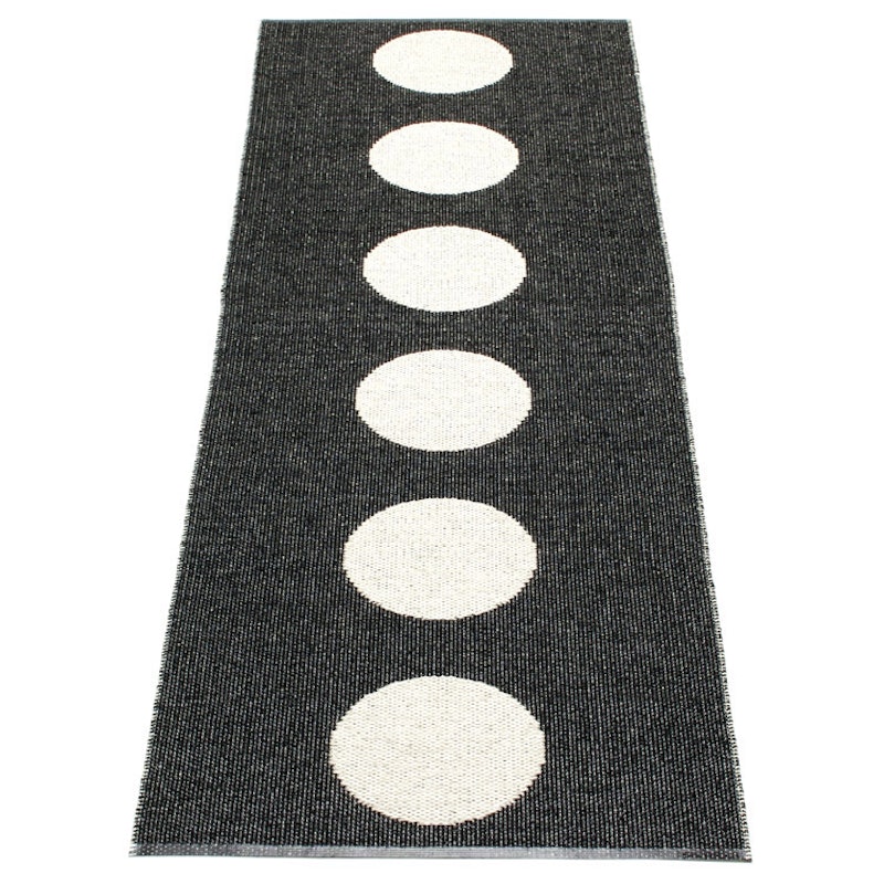 Vera Rug, Black/Vanilla Matta Svart / Vanilj, 70x450 cm