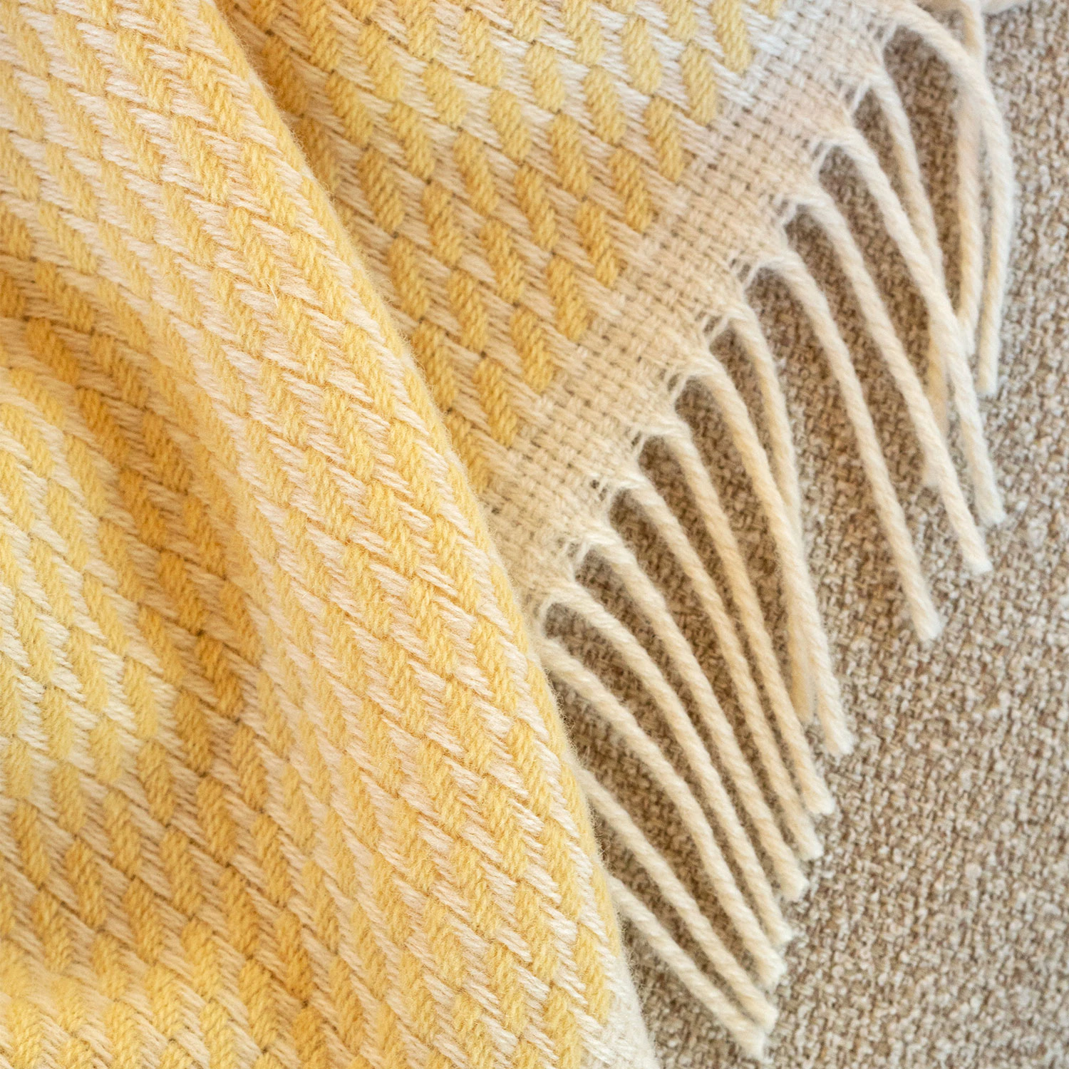 Røros Tweed Mello Pläd 150x210 Cm, lemon yellow från Røros Tweed, bild 3