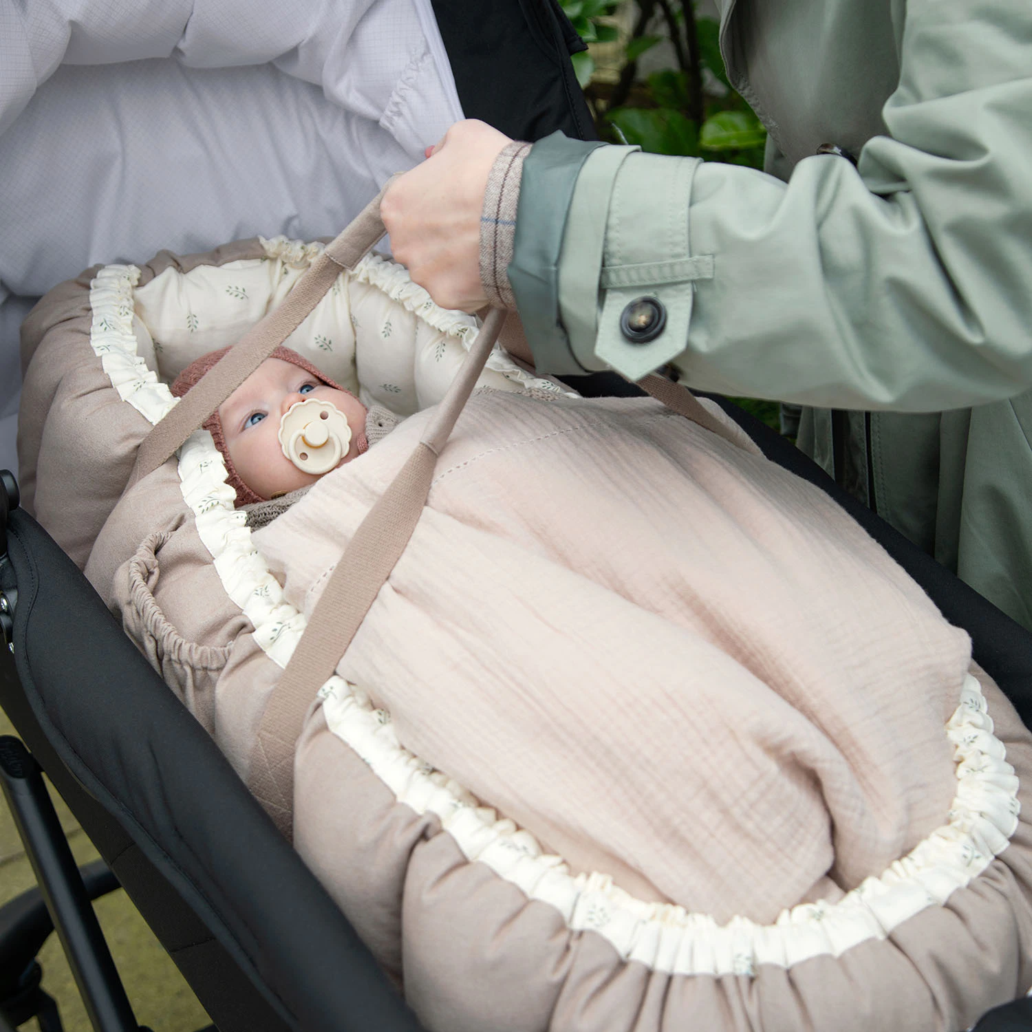 Sebra Babynest 3-in-1, sophora leaves från Sebra, bild 2
