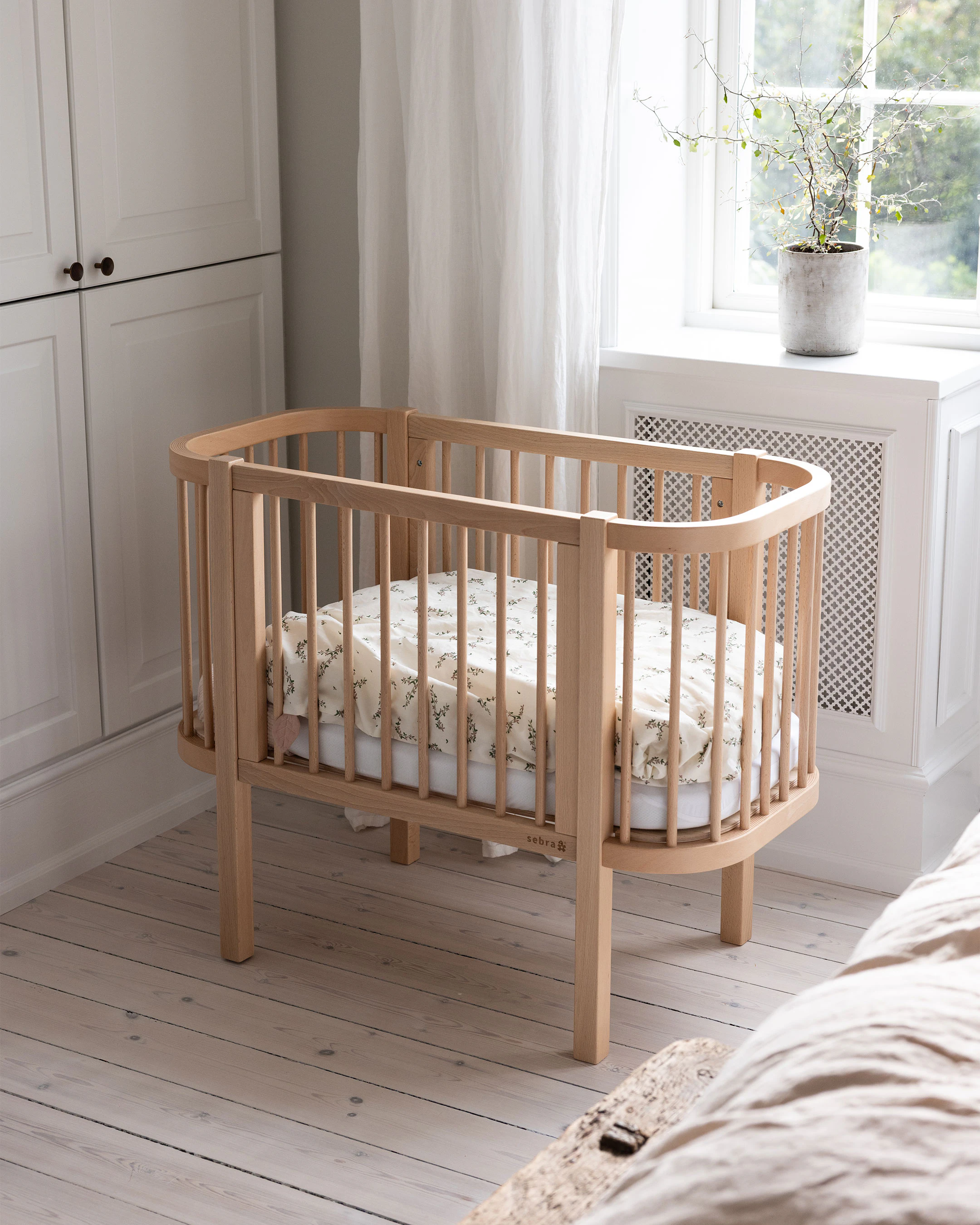 Sebra Bedside Crib, trä från Sebra, bild 4