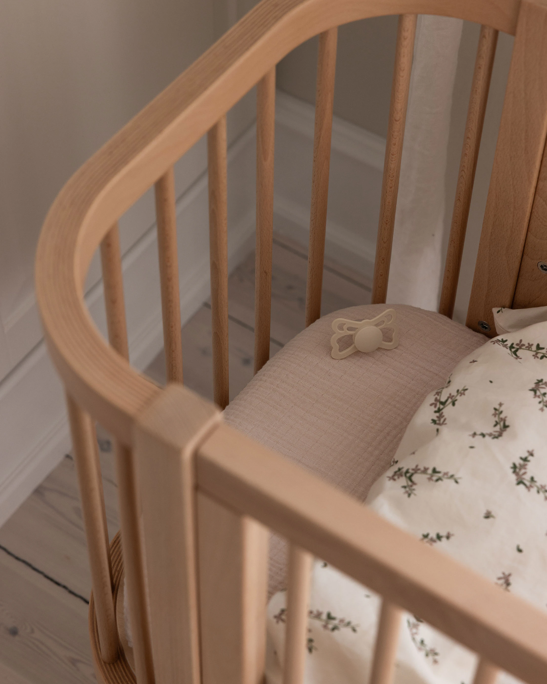 Sebra Bedside Crib, trä från Sebra, bild 2