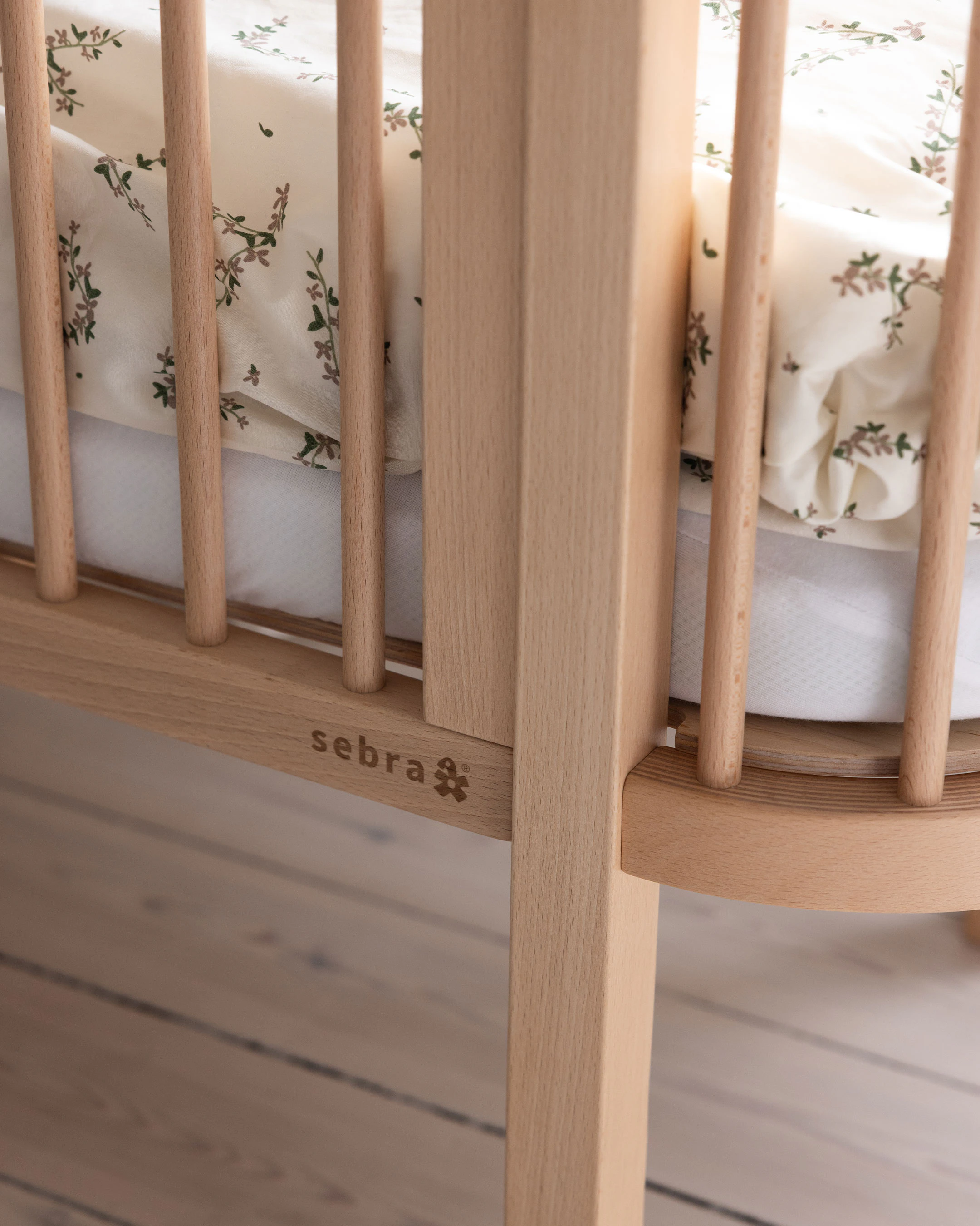 Sebra Bedside Crib, trä från Sebra, bild 3