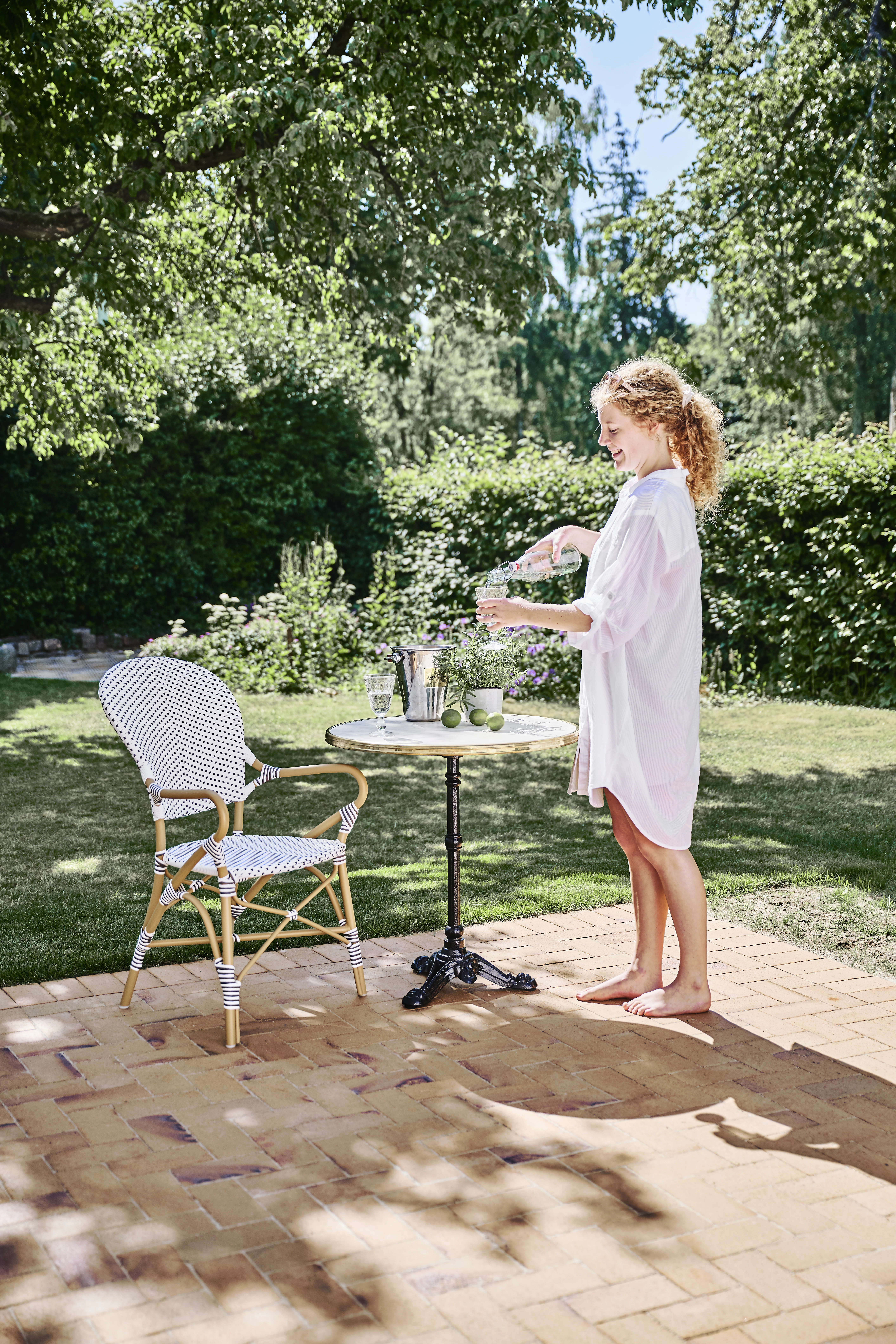 Sika Design Isabell Karmstol Outdoor Almond, mandel från Sika Design, bild 2