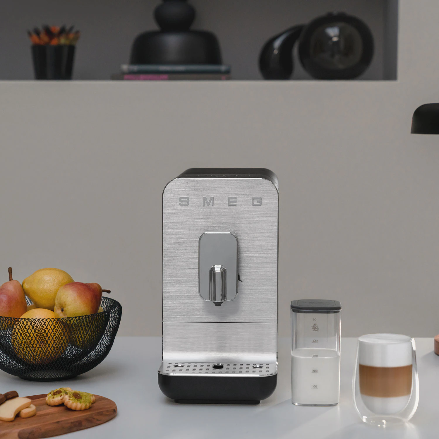 Smeg Automatisk Kaffemaskin Med Mjölksystem, svart från Smeg, bild 4