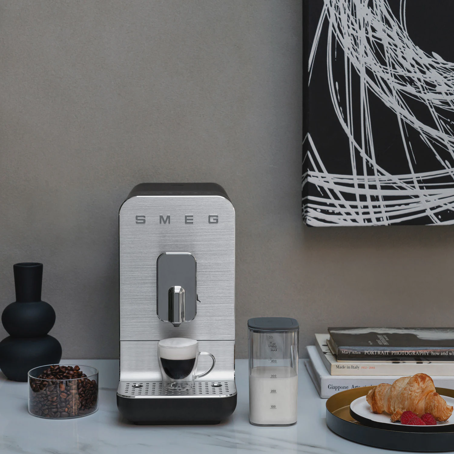 Smeg Automatisk Kaffemaskin Med Mjölksystem, svart från Smeg, bild 3