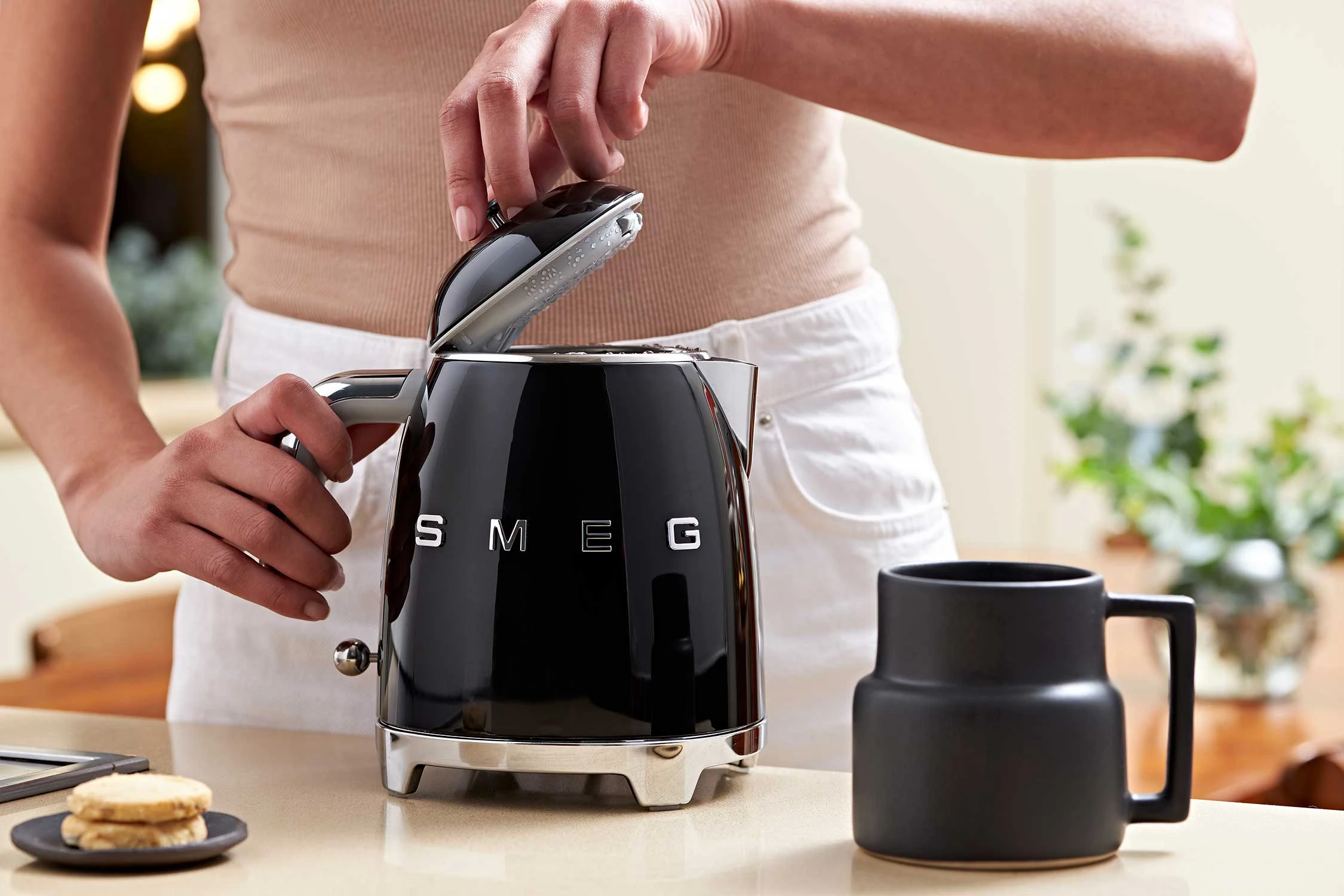 Smeg Mini Vattenkokare 0,8 L, svart från Smeg, bild 2