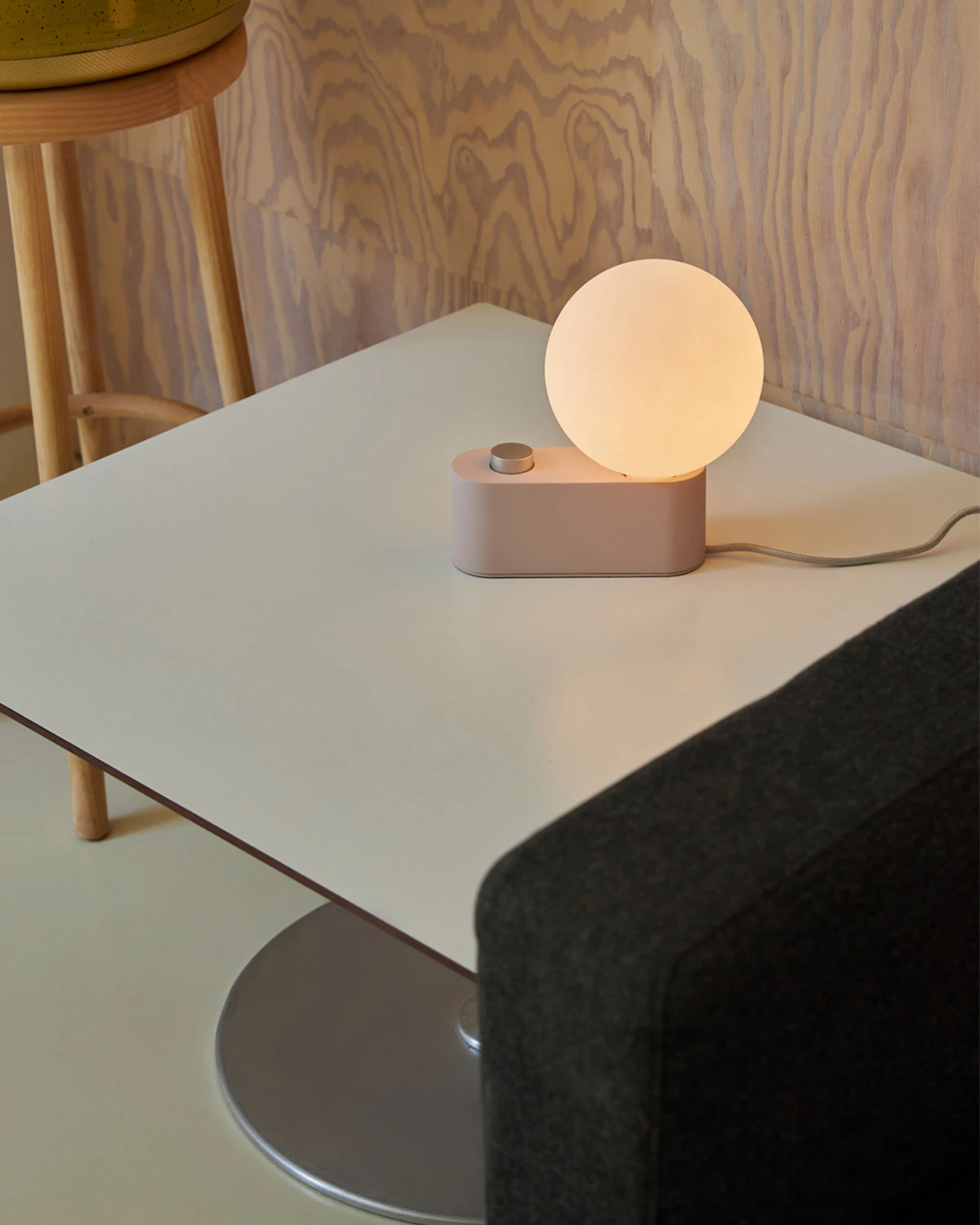 Tala Alumina Bordslampa Med Sphere Iv, rosa från Tala, bild 3
