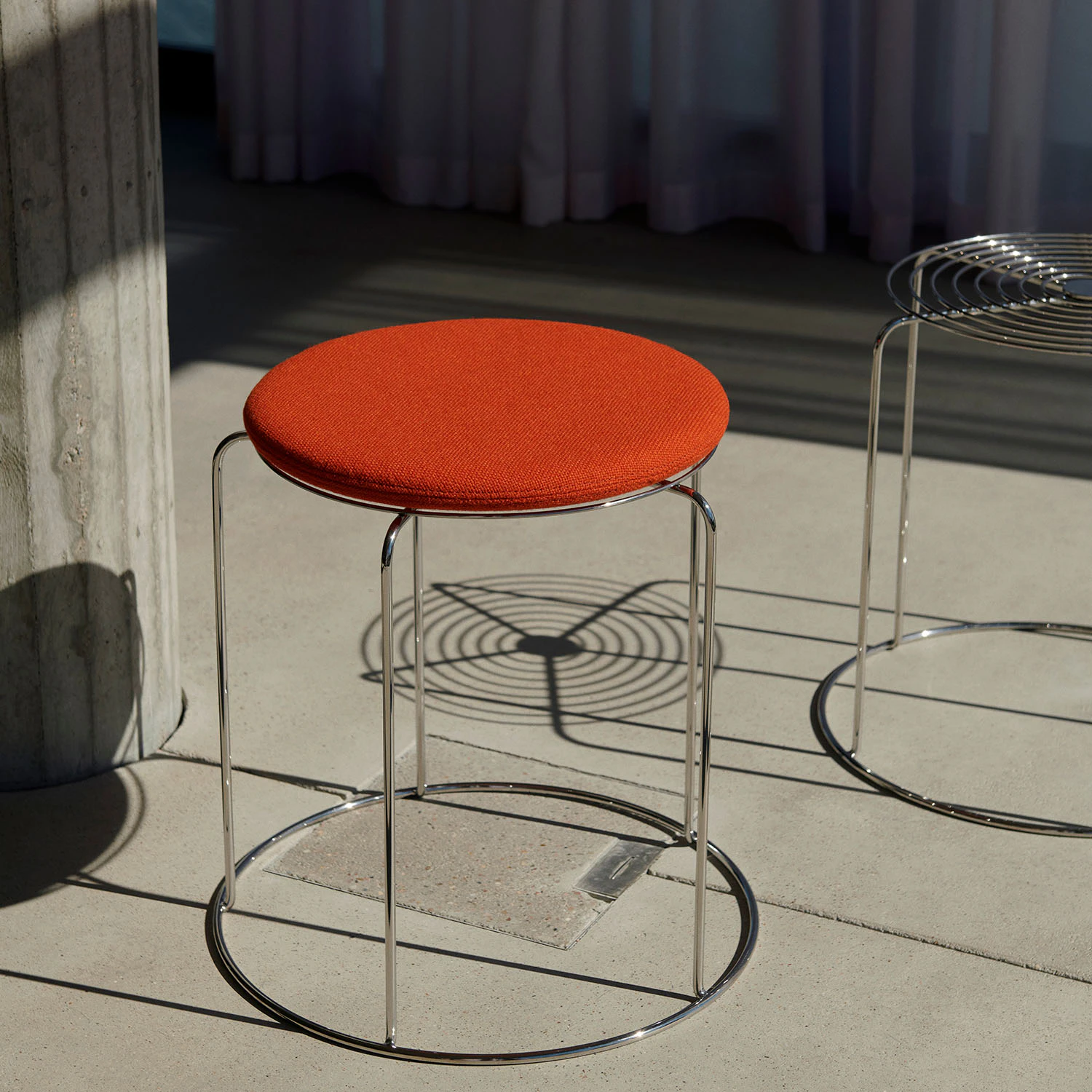 &Tradition Wire Stool Sittdyna Ø36 Cm, röd från &Tradition, bild 6