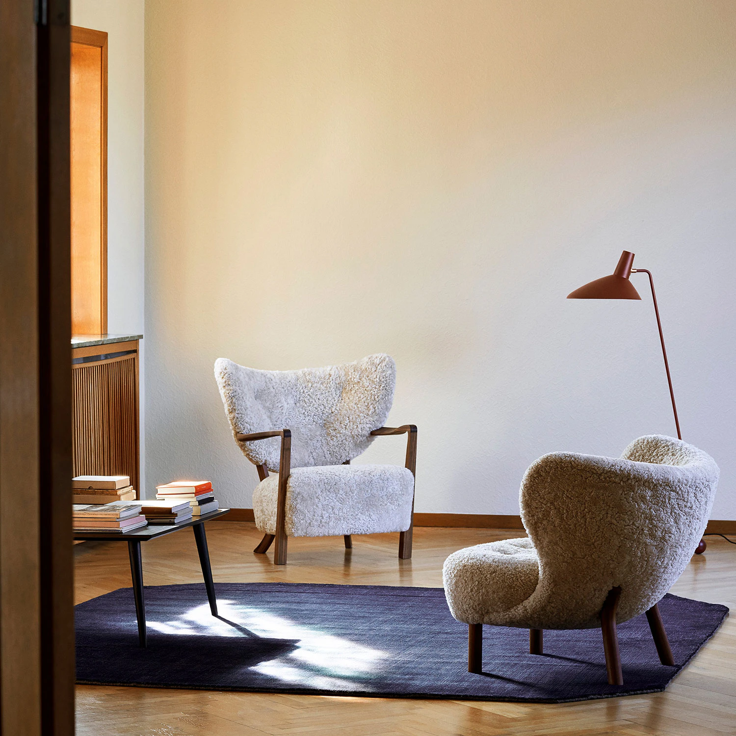 &Tradition Wulff Atd2 Loungefåtölj /, sheepskin moonlight från &Tradition, bild 2