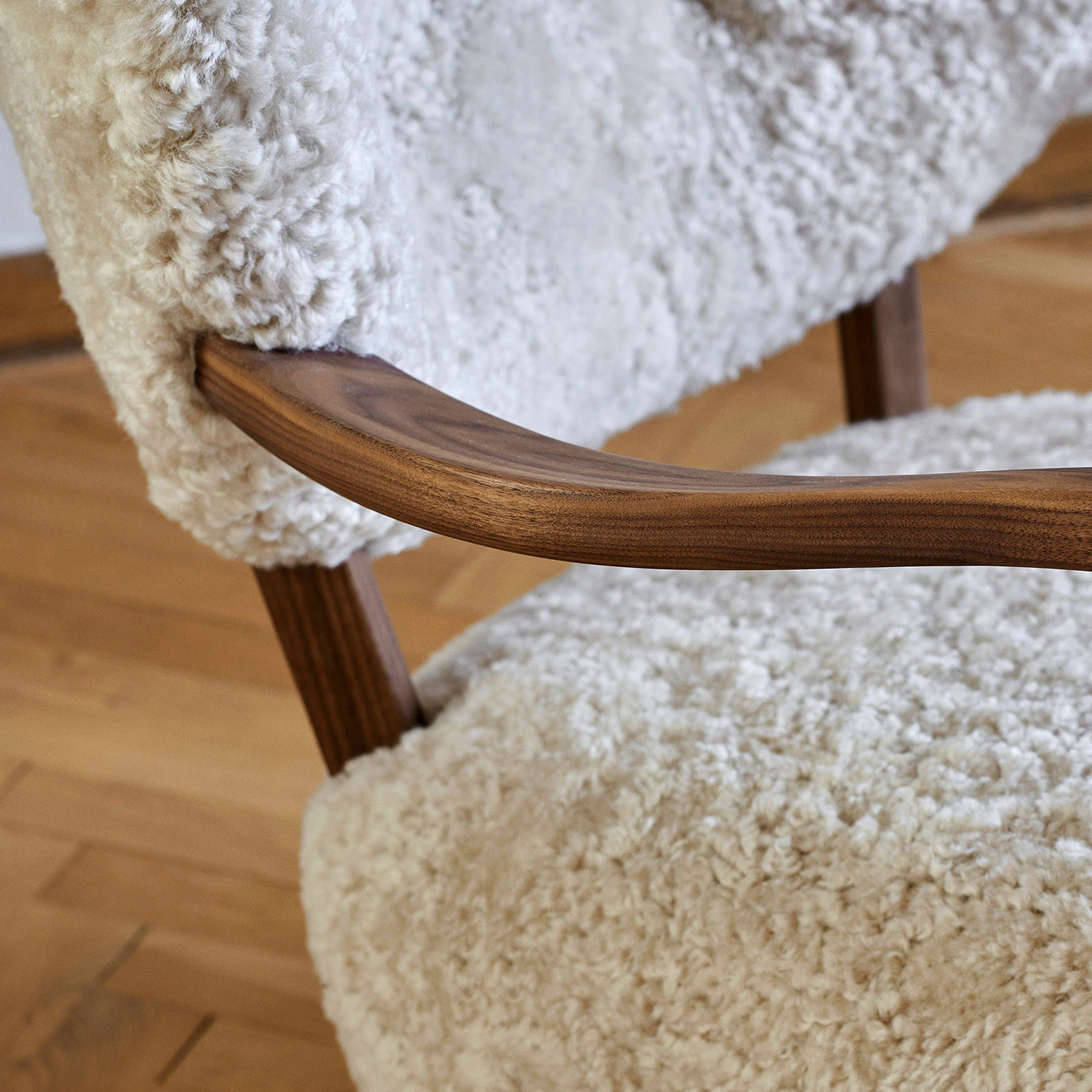 &Tradition Wulff Atd2 Loungefåtölj /, sheepskin moonlight från &Tradition, bild 3