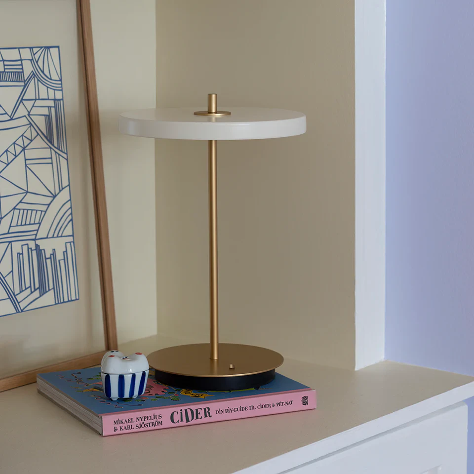Umage Asteria Move Bordslampa Portabel, pärlvit från Umage, bild 2