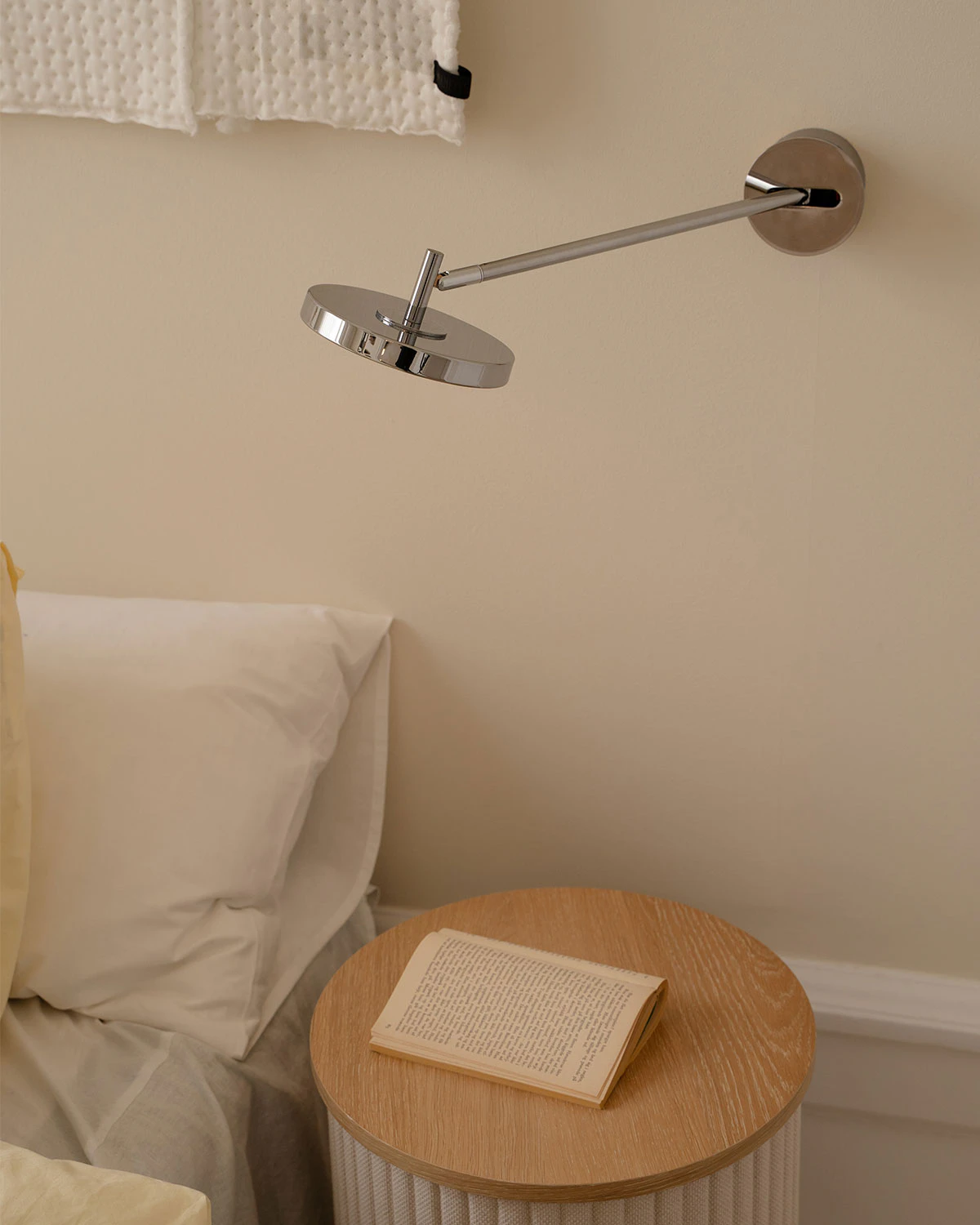 Umage Asteria Vägglampa Lång & Fastkopplad, polerat stål från Umage, bild 2