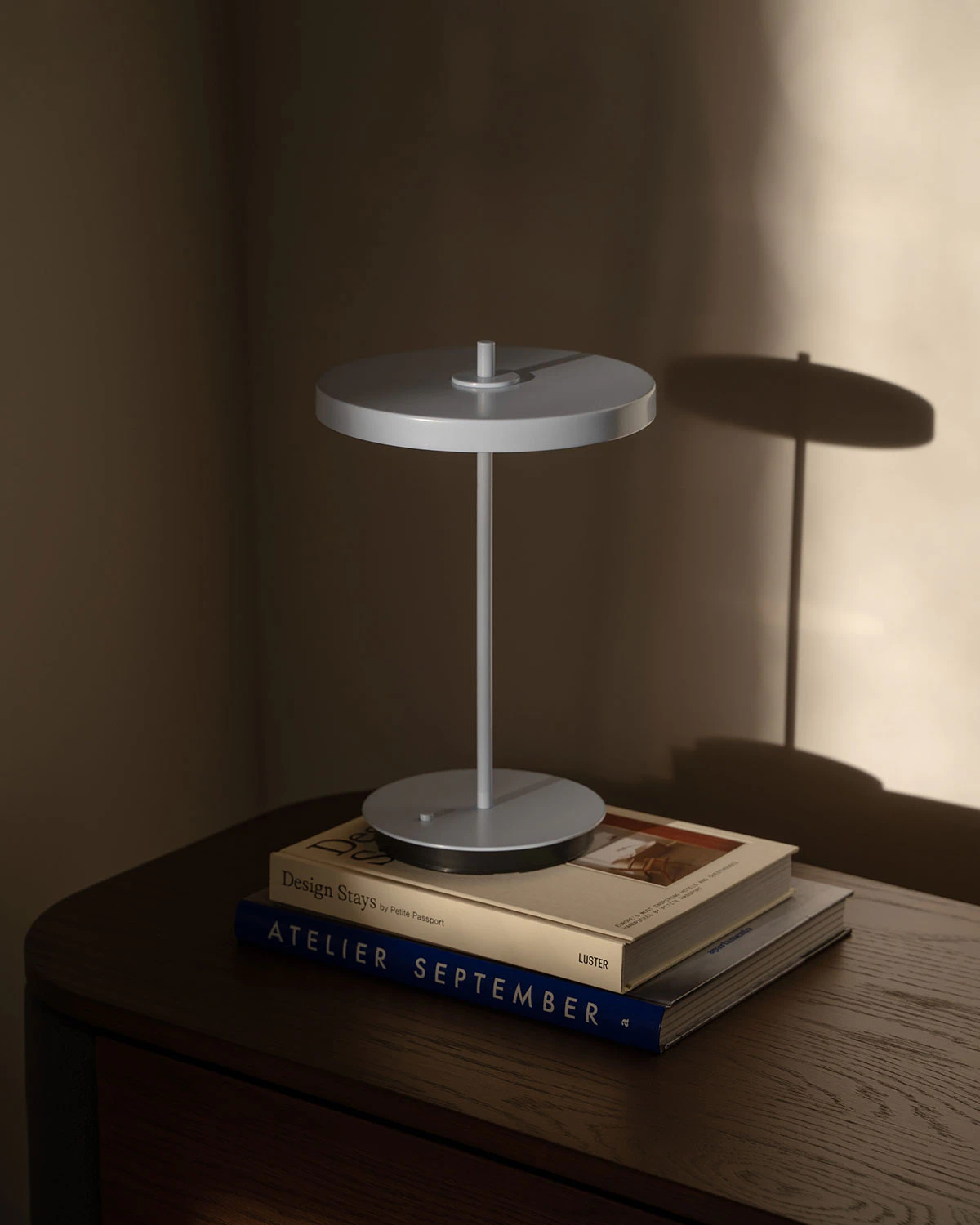 Umage Asteria Move Monochrome Portabel Lampa, pale blue från Umage, bild 3