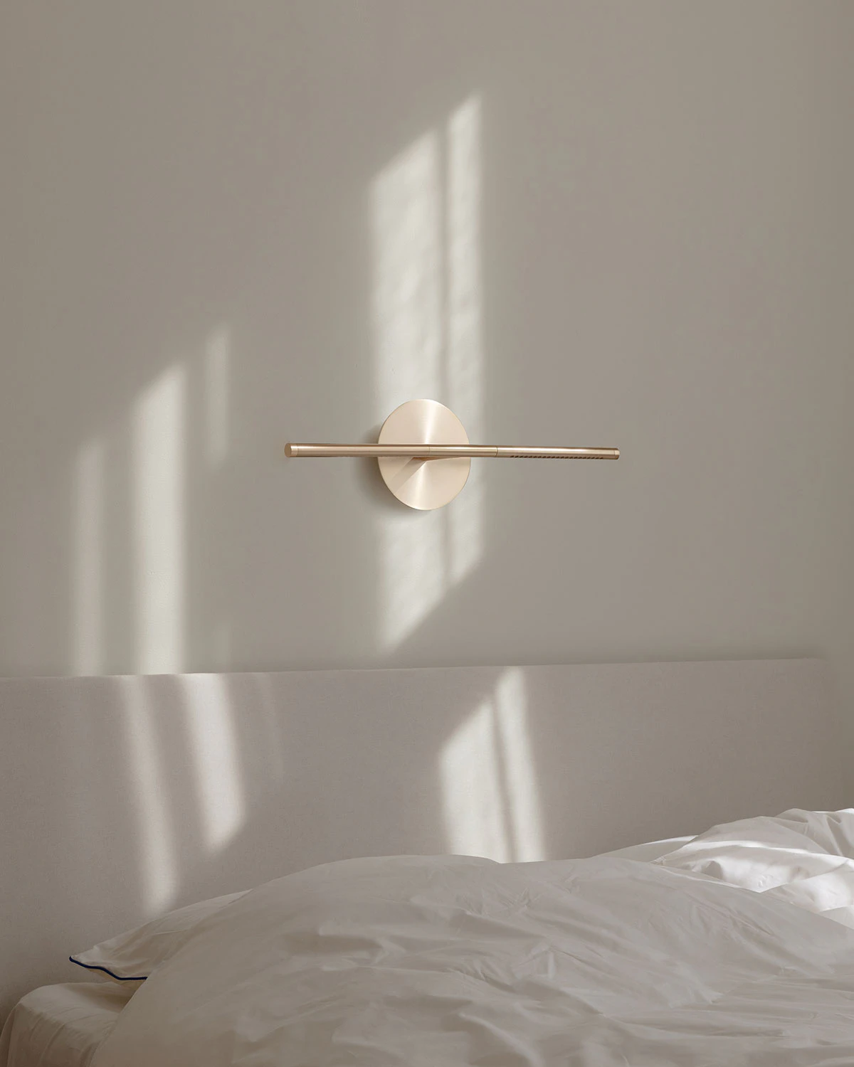 Umage Omni Vägglampa Mini, mässing från Umage, bild 2