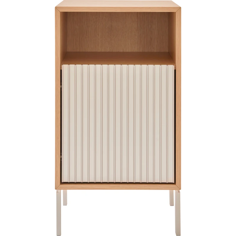 672 Sängbord Med Ben, Ljus Ek