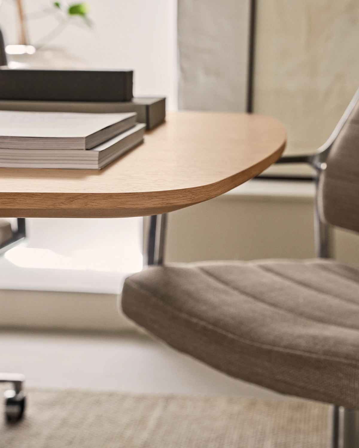 Vipp 437 Swivel Bord Medium, ljus ek från Vipp, bild 4