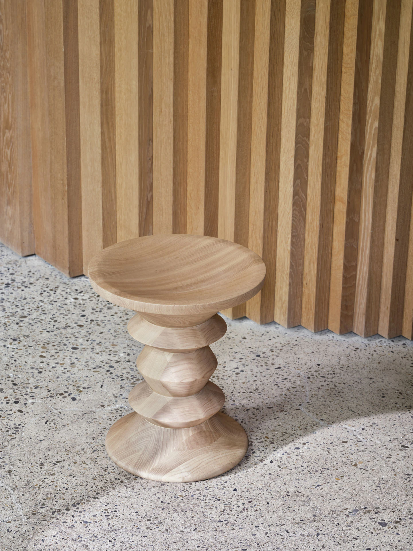 Vitra Eames Pall Model, kastanj från Vitra, bild 2