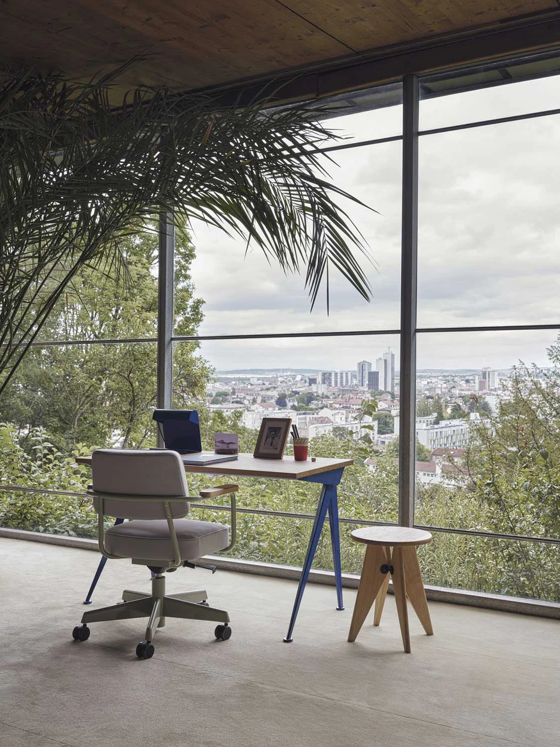Vitra Tabouret Bois Pall, oljad ek från Vitra, bild 2