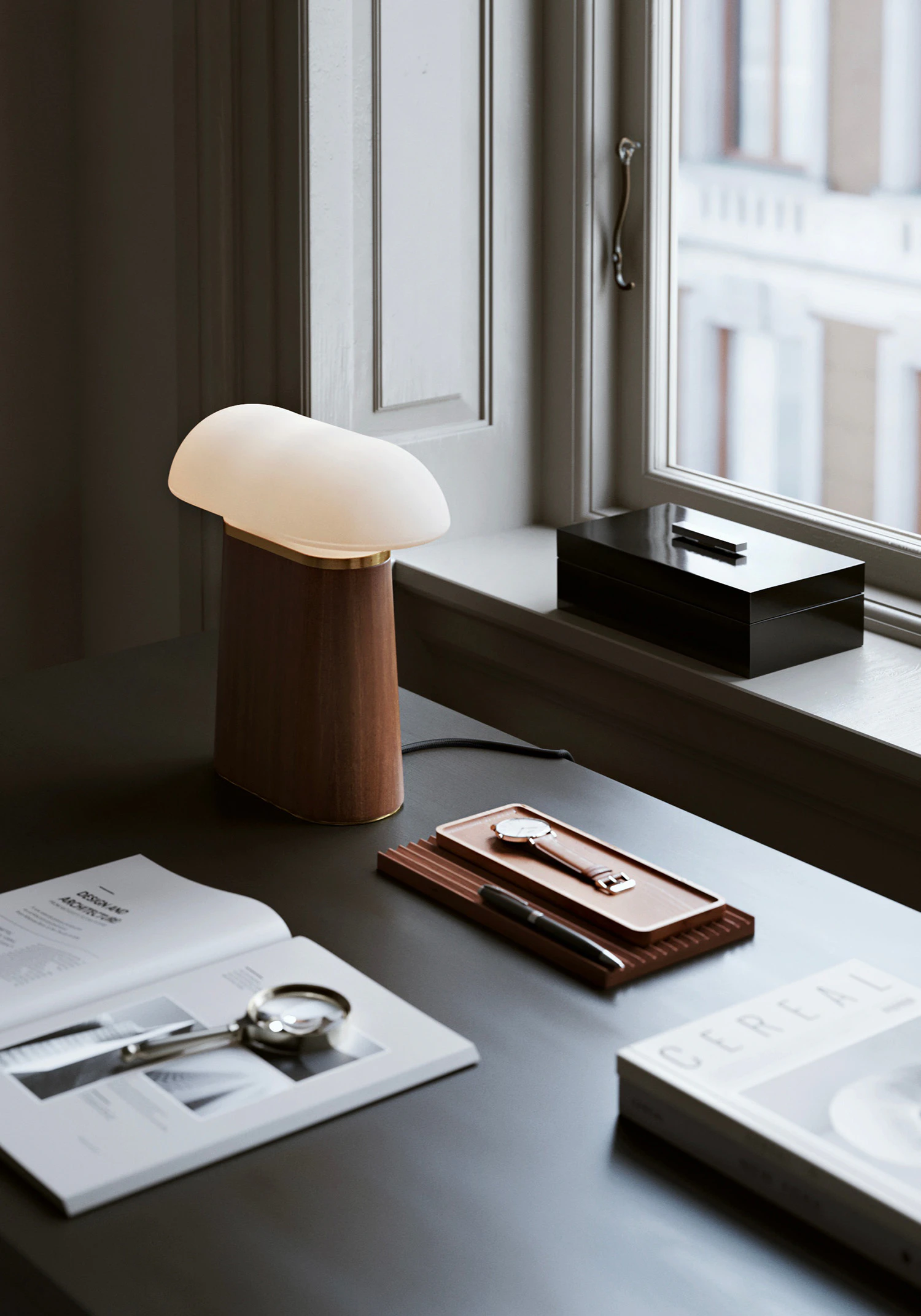 Woud Nova Bordslampa, valnöt från Woud, bild 5