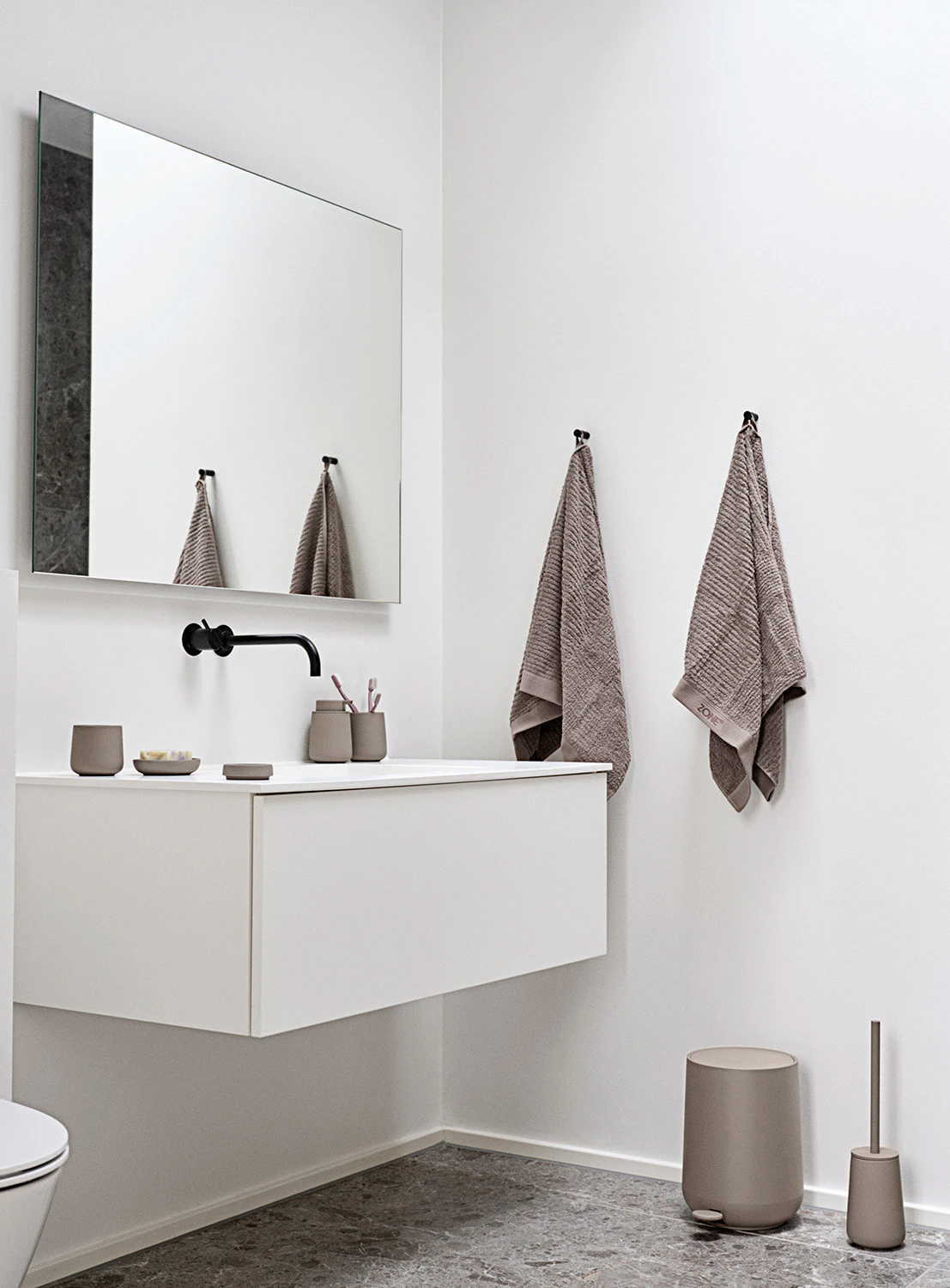 Zone Denmark Nova One Tandborstmugg, taupe från Zone Denmark, bild 2