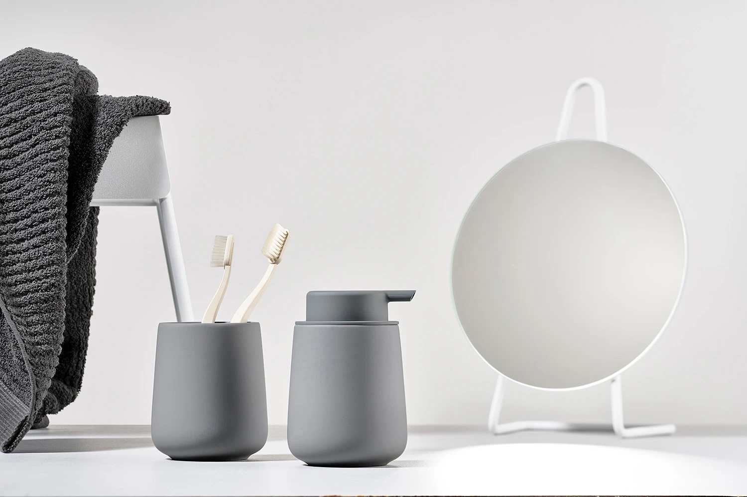 Zone Denmark Nova One Tvålpump, gull grey från Zone Denmark, bild 2